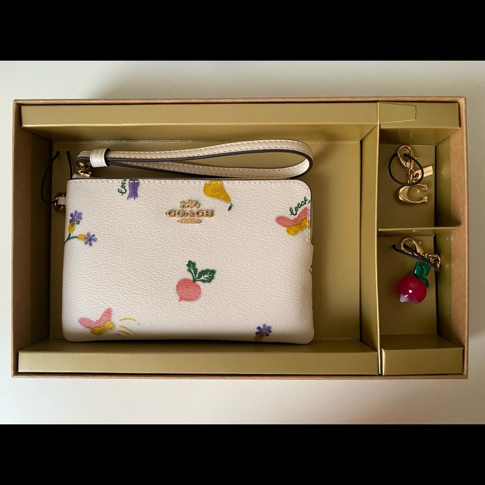 Brand New in Box Coach Zip Wristlet
